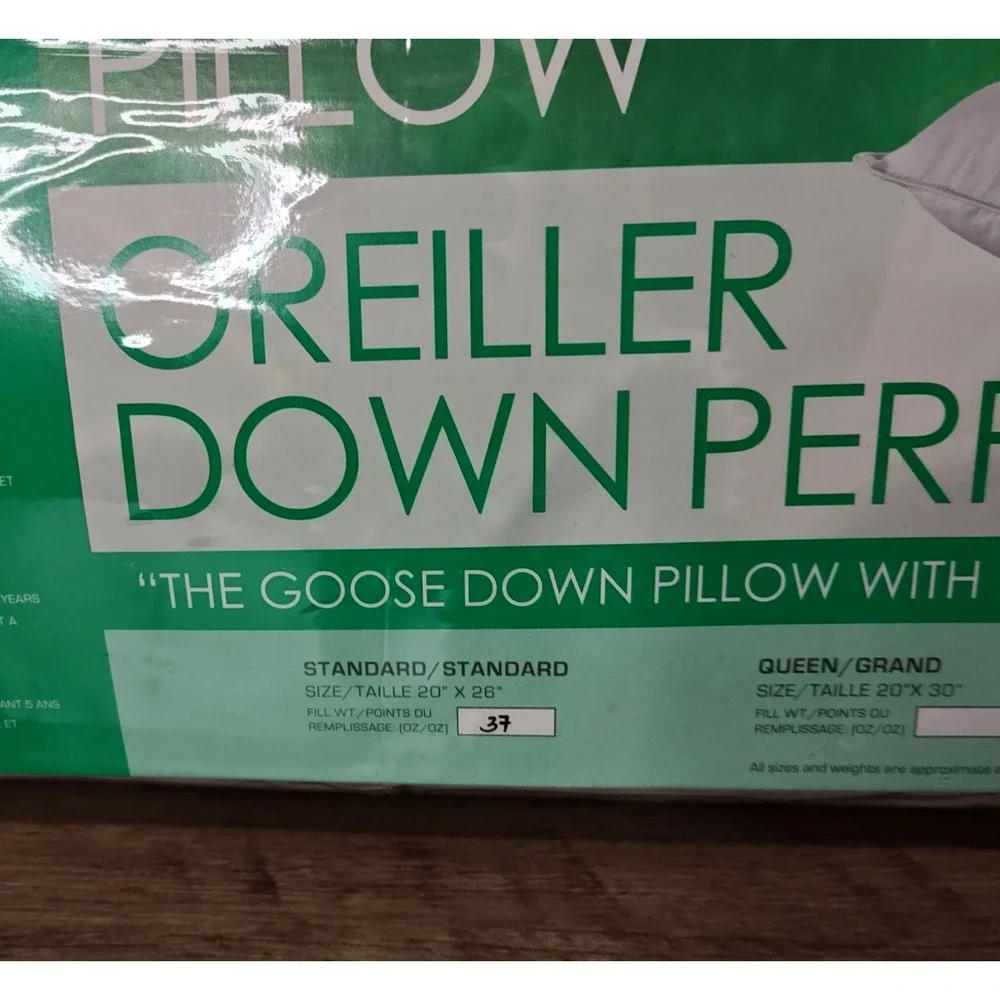 NEW Canadian Down & Feather Company Down Perfect Standard Pillow 20x26 37oz Fill
